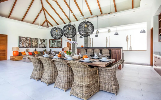 Modern 4 BR Villa 400m to the Beach in Canggu