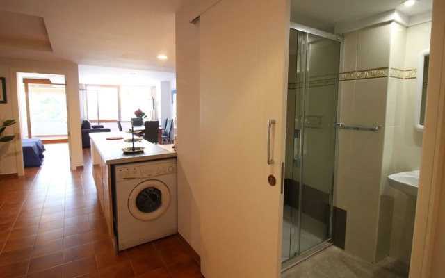 Modern Apartment With Wifi and sea Views