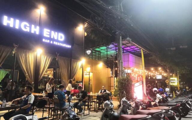 Near old city,Nimman,night Bazaar swimming pool apartment 25