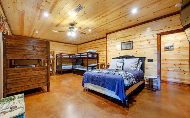 Majestic High - Cabin for 17