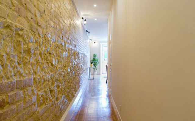 JOIVY Gorgeous 3BR home w/balcony nearby Time Out Market