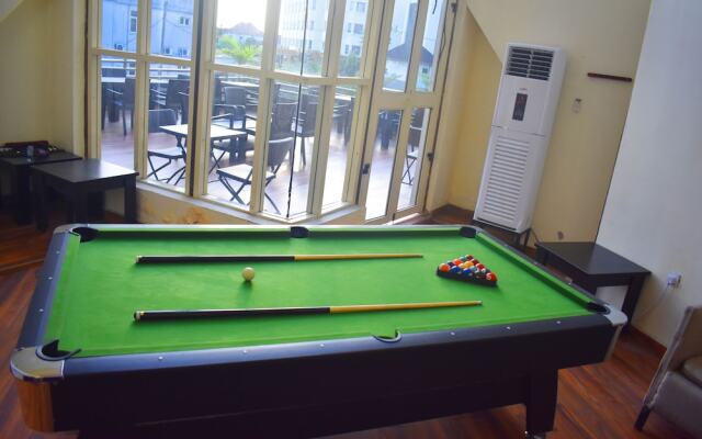 Davis Hotel & Suites