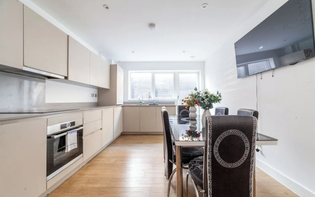 Stunning 5 Bedroom Retreat London