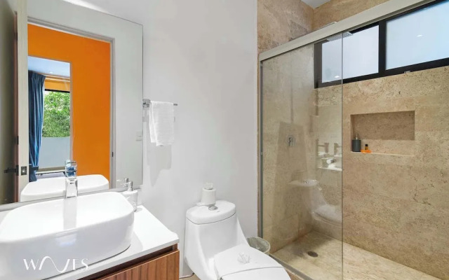 1 Br. LX Amenities Prime Location