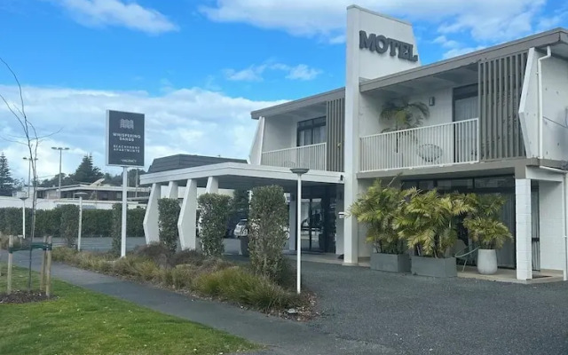 Whispering Sands Motel