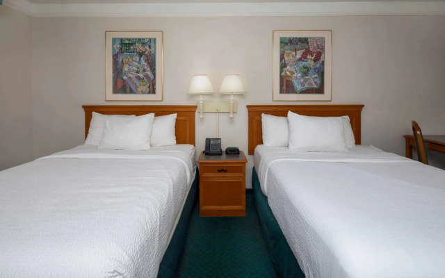 Super 8 by Wyndham Savannah