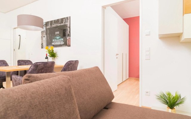 Triiiple Tower Dream Apartments with Rooftop-Summer-Pool by ichbucheAT