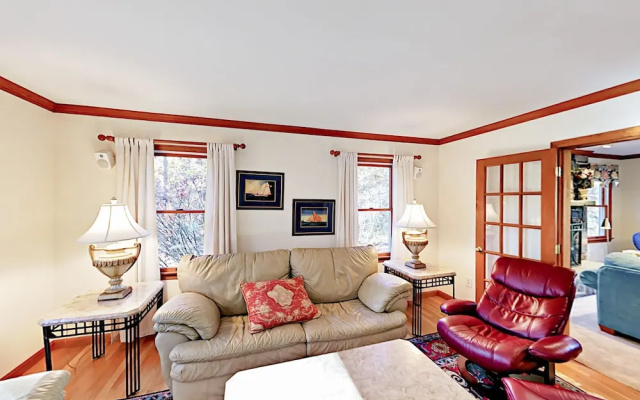 Cape Cod Bay - 4 Br Home