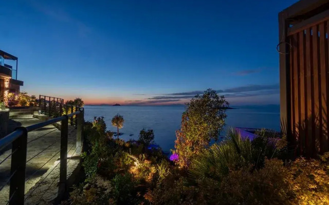 Red Rock Hotel & Suites By Selseve