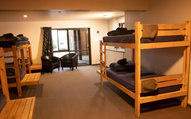 Dusky Lodge - Hostel