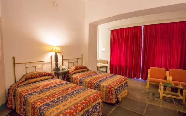 Shikarbadi Hotel