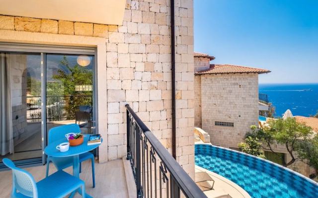 Fortuna Peninsula Apart