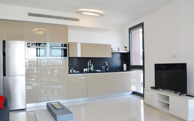 Design Apt Parking Included 2BDR TL16