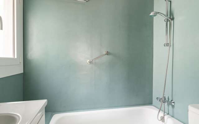 Comfy Holiday Home in L'escala With Garden