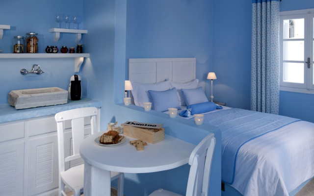 Santorini Roses Suites