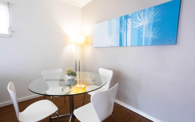 Lovely 2BR Apartment in West Perth With Parking! – Guest Rooms – Perth