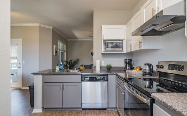 The Luxe Suites of Oceanside with Pool & Gym