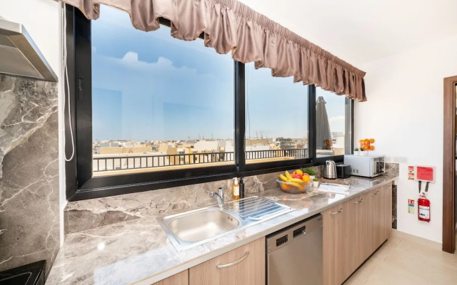 Islet Seafront Penthouse with Hot tub