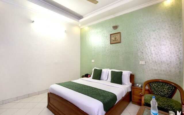 OYO 990 Hotel Paradise