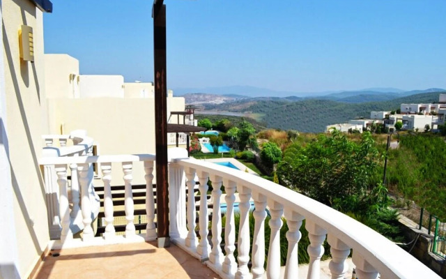 Apartment 3 Bedroom Lake View 3 by Likya Global