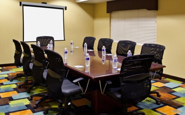 Holiday Inn Express Grove City by IHG