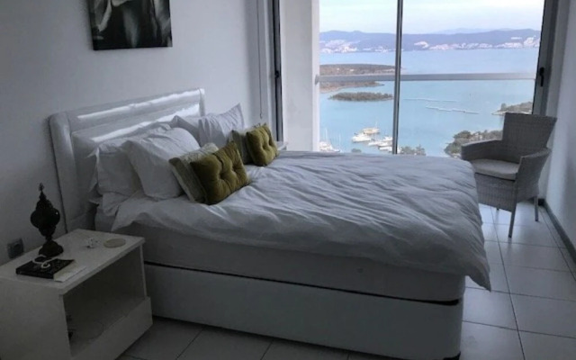 2 Bed Penthouse Apartment With Stunning Sea View
