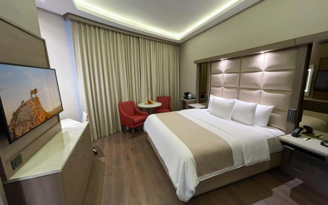 Safi Royal Luxury Metropolitan