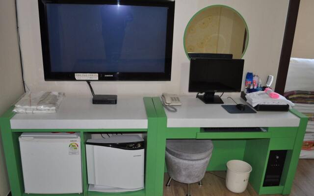 Goodstay Jeonju Wooshin Hotel