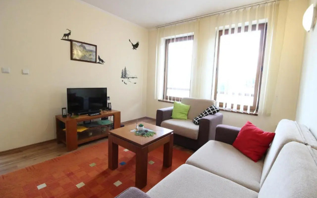 Pine Tree Apartment D34