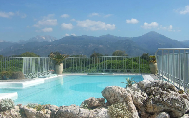 Verdeluna ApartHotel & Resort