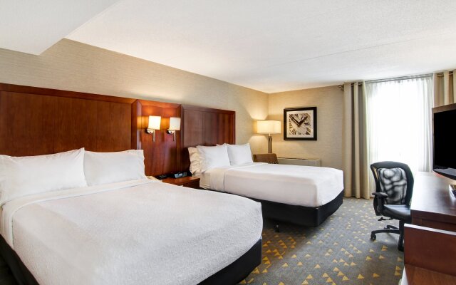 Holiday Inn Oakville Centre by IHG