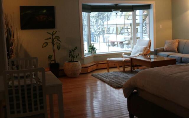 Great Slave Lakeside Bed & Breakfast