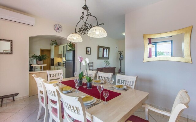 Amazing Home in Stobrec With Wifi and 4 Bedrooms