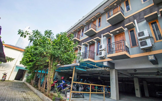 RedDoorz Plus near Ciputra World Kuningan 2