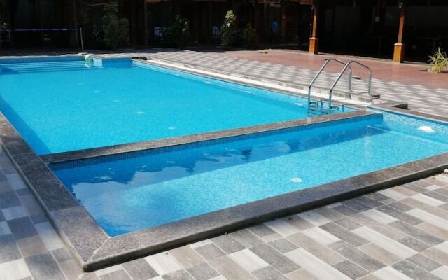 Holiday N Holiday Beach Resort