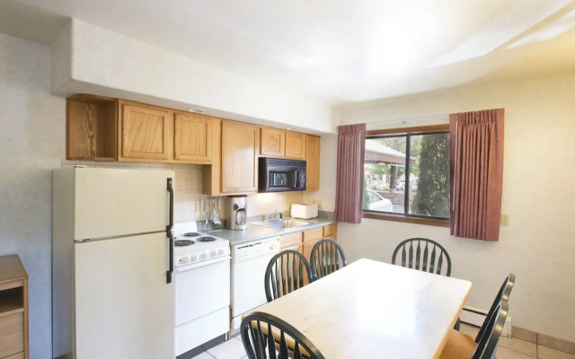 Glenwood Springs Cedar Lodge