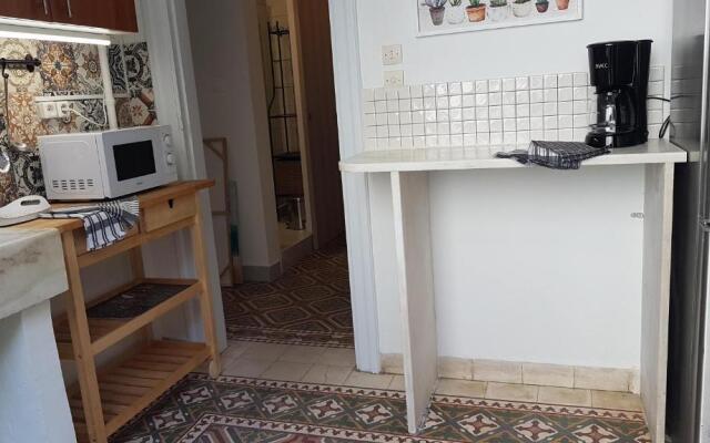 Ionian Apartment- Athens Center, 6 BD, 2.5 BATH