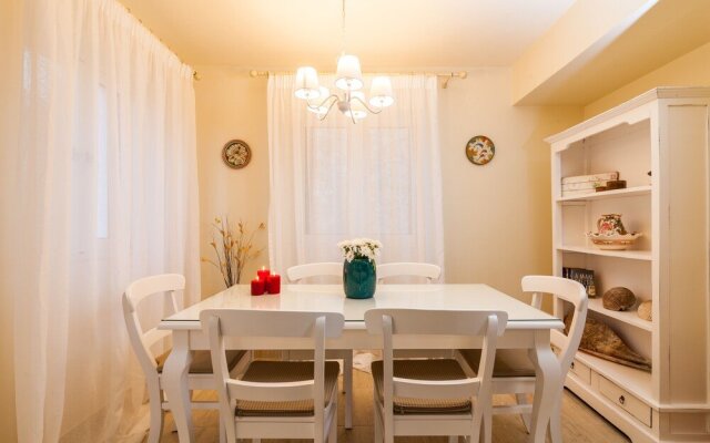 Villas Muscallas by Konnect, 200m from the Beach.