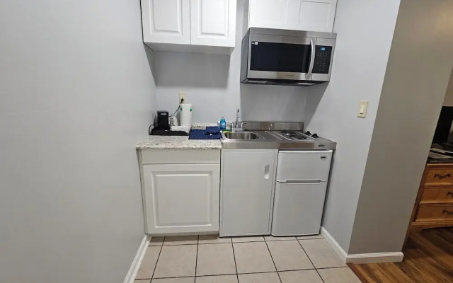 Capt.'s Inn & Suites