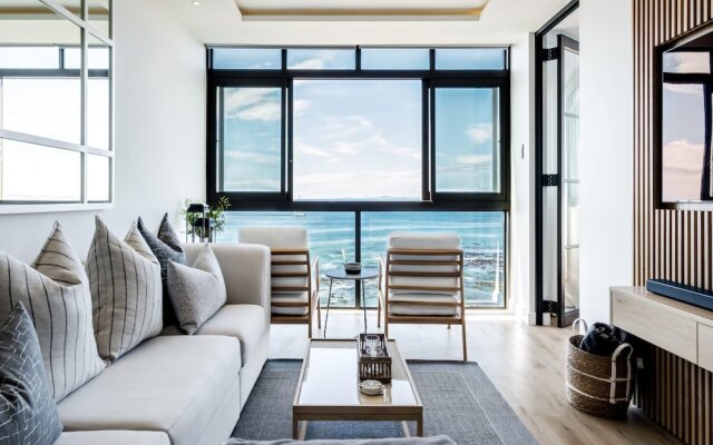 Magical Apartment w Uninterrupted Ocean Views Mouille Views
