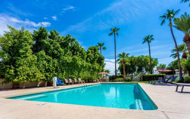 Howard Johnson Scottsdale