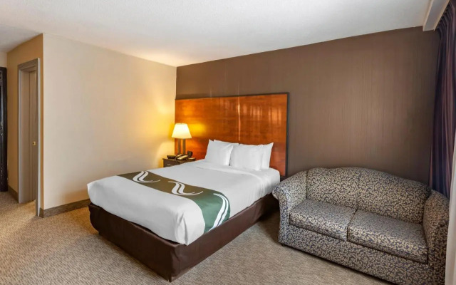 Econo Lodge Inn & Suites Toronto Airport