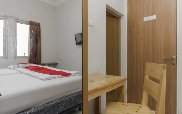 RedDoorz near Central Park Mall – Guest Rooms – Jakarta