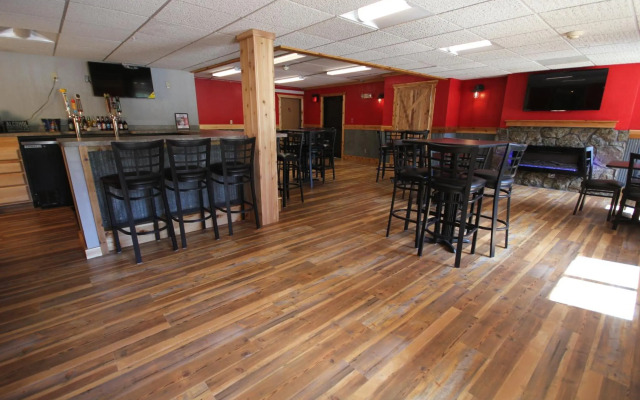 Blackstone Lodge & Suites