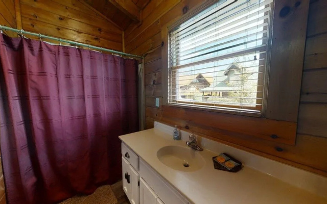 Pure Country - 3 Br cabin by RedAwning