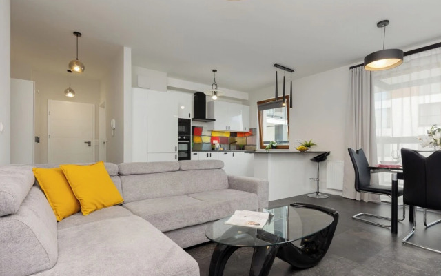 Apartment Grzybowska 85 by Renters