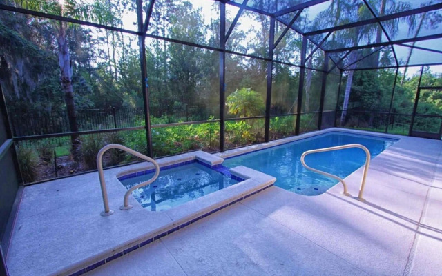 4970 Trafalgar Village