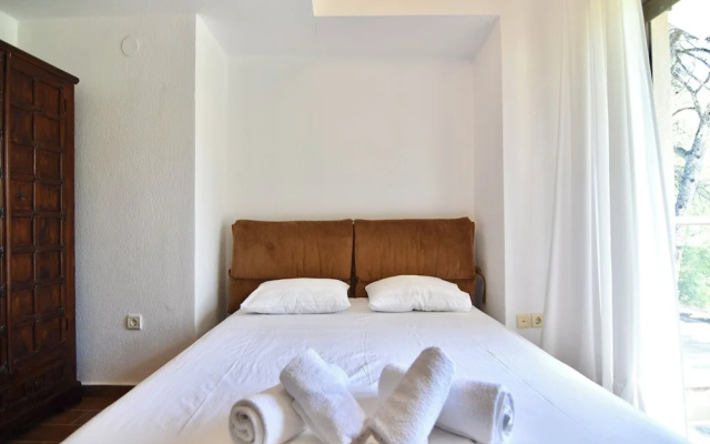 Stylish Maisonette With 3 Bedrooms in Vourvourou, Greece