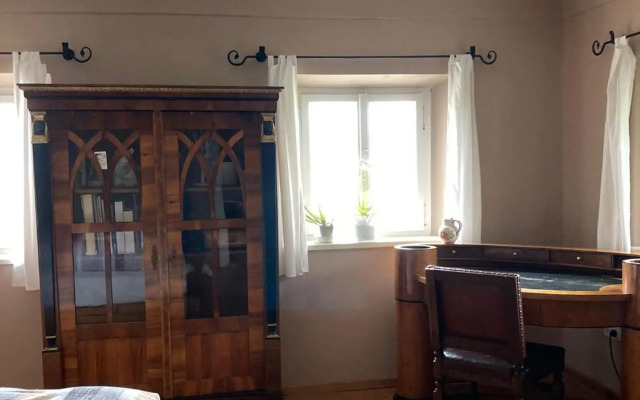 (C) Zimmer in einem Bauernhaus