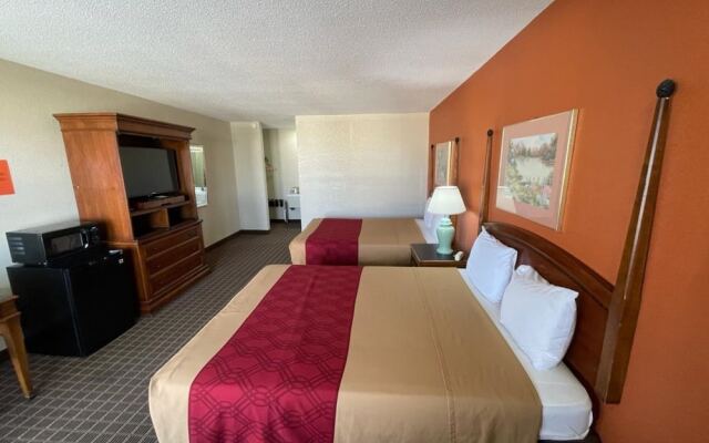 Knights Inn & Suites Emporia